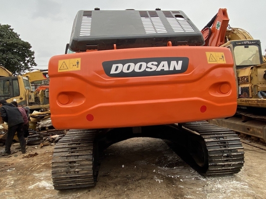 22 tonnes d'origine utilisée Doosan DX225 Excavatrice à rampe avec 157 kW de puissance du moteur et 1,05m3 de capacité de seau