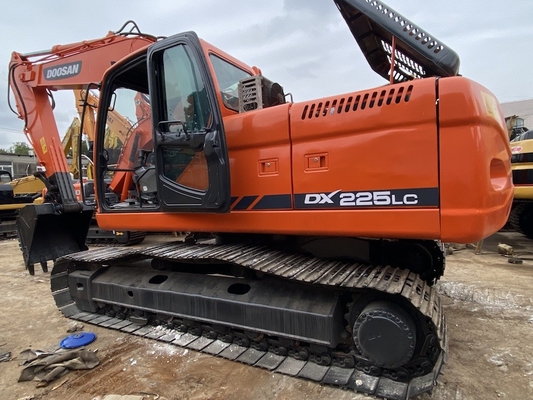 22 tonnes d'origine utilisée Doosan DX225 Excavatrice à rampe avec 157 kW de puissance du moteur et 1,05m3 de capacité de seau