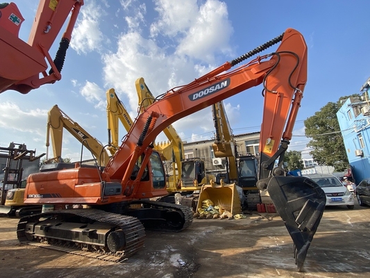 30 tonnes d'origine utilisée Doosan DX300 Excavateur à rampe avec 1,27 m3 de capacité de seau