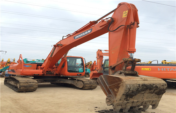 22 tonnes d'origine utilisée Doosan DH225 Excavatrice à rampe avec une capacité de seau de 0,39 à 1,49 m3