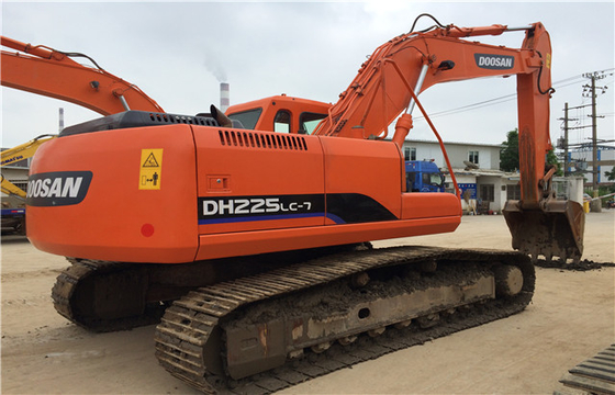 22 tonnes d'origine utilisée Doosan DH225 Excavatrice à rampe avec une capacité de seau de 0,39 à 1,49 m3