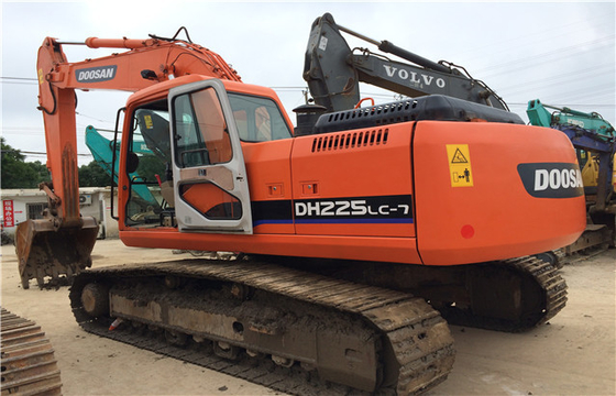 22 tonnes d'origine utilisée Doosan DH225 Excavatrice à rampe avec une capacité de seau de 0,39 à 1,49 m3
