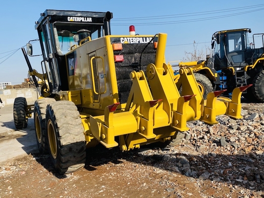 Un moteur de rangement Caterpillar Cat 140K à vendre.