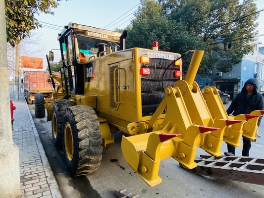 Un moteur de rangement Caterpillar Cat 140K à vendre.