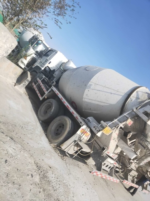 Camion de mélangeur de béton d'occasion GAC Hino 6x4 350 ch Camion de mélangeur de béton d'occasion